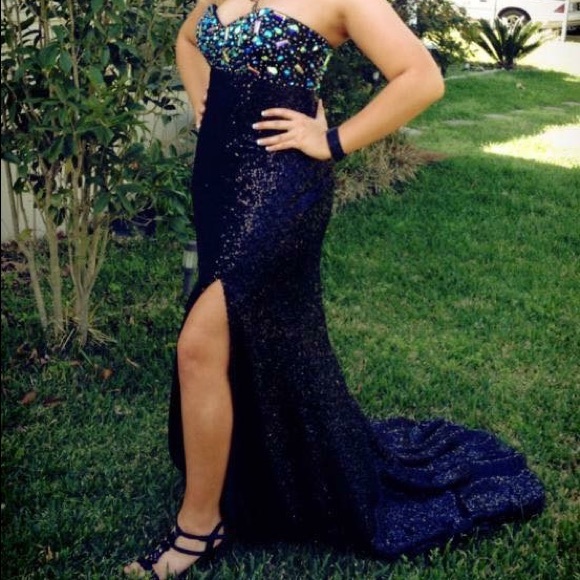 Formal dress - Picture 2 of 6